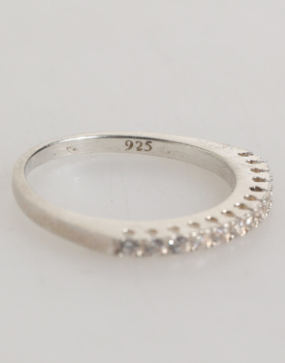 Nialaya Ewigkeitsring aus Sterlingsilber 925, Pavé-Fassung, Zirkonia-Kristall