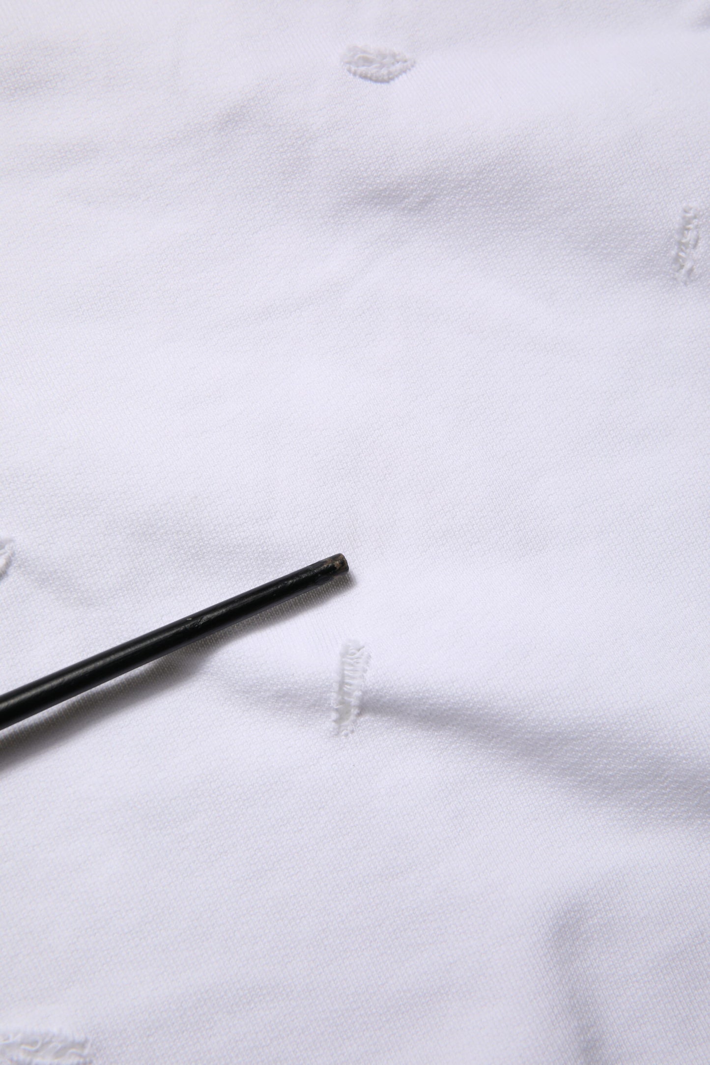 Dolce &amp; Gabbana – Lässige Bermudashorts mit mittlerer Taille und Rissen in Weiß