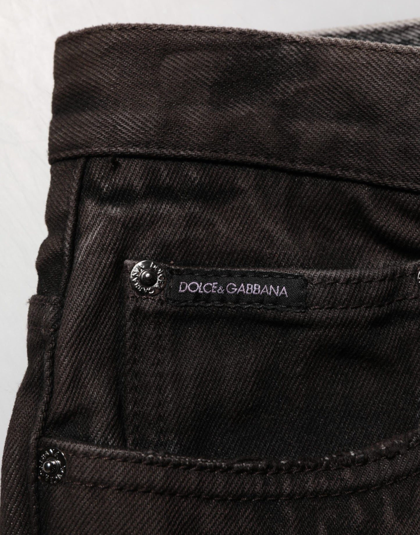 Dolce &amp; Gabbana Herren-Bermudashorts aus zerfetztem Baumwoll-Denim in Schwarz