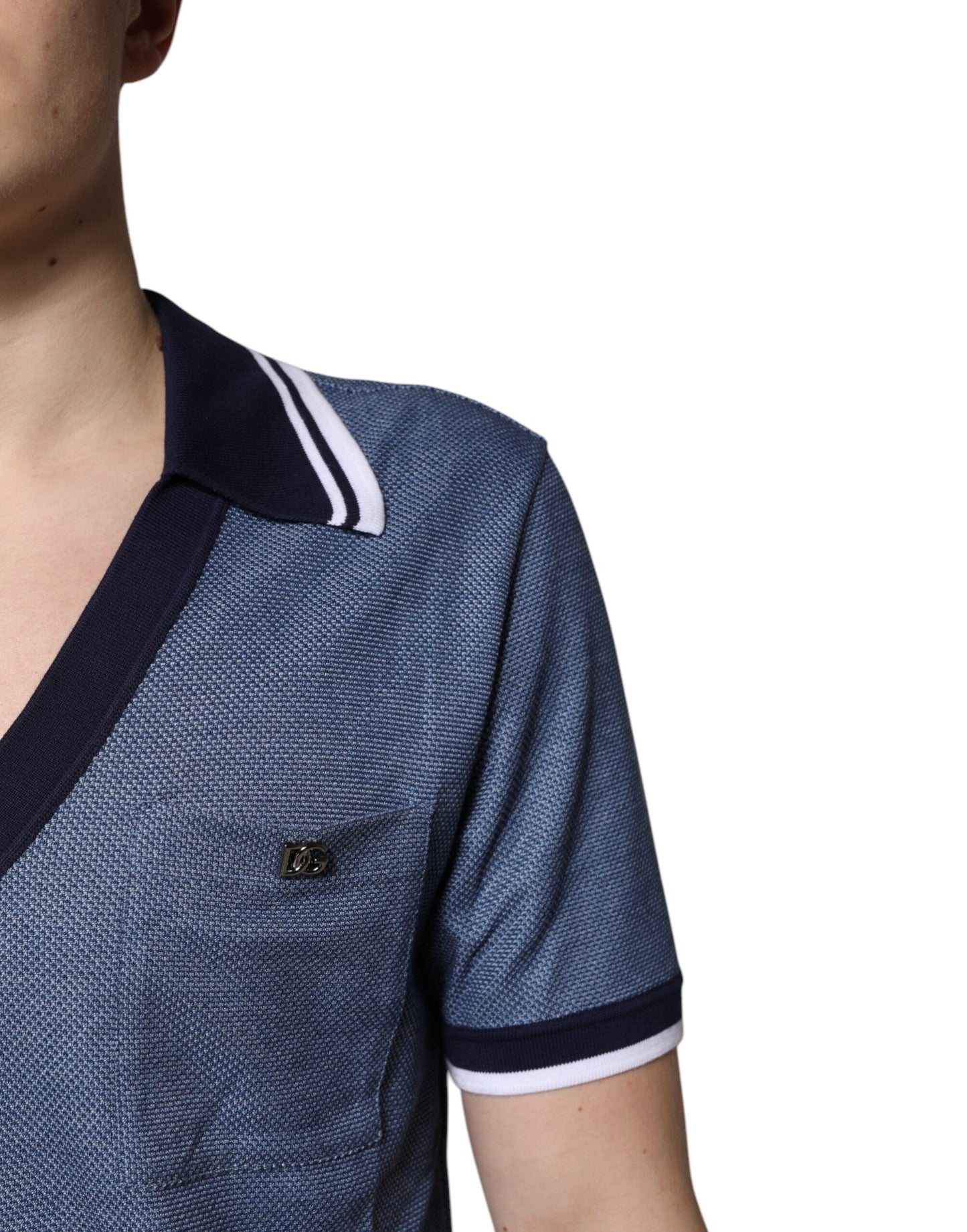 Dolce &amp; Gabbana – Blaues Poloshirt aus Seidenmischung mit V-Ausschnitt und Kragen