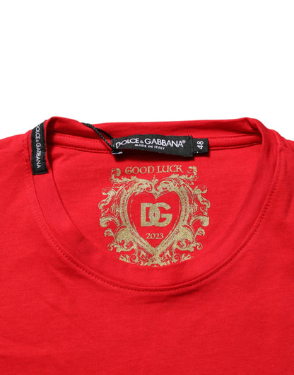 Dolce &amp; Gabbana Rotes Goodluck 2023 Baumwoll-T-Shirt mit Rundhalsausschnitt