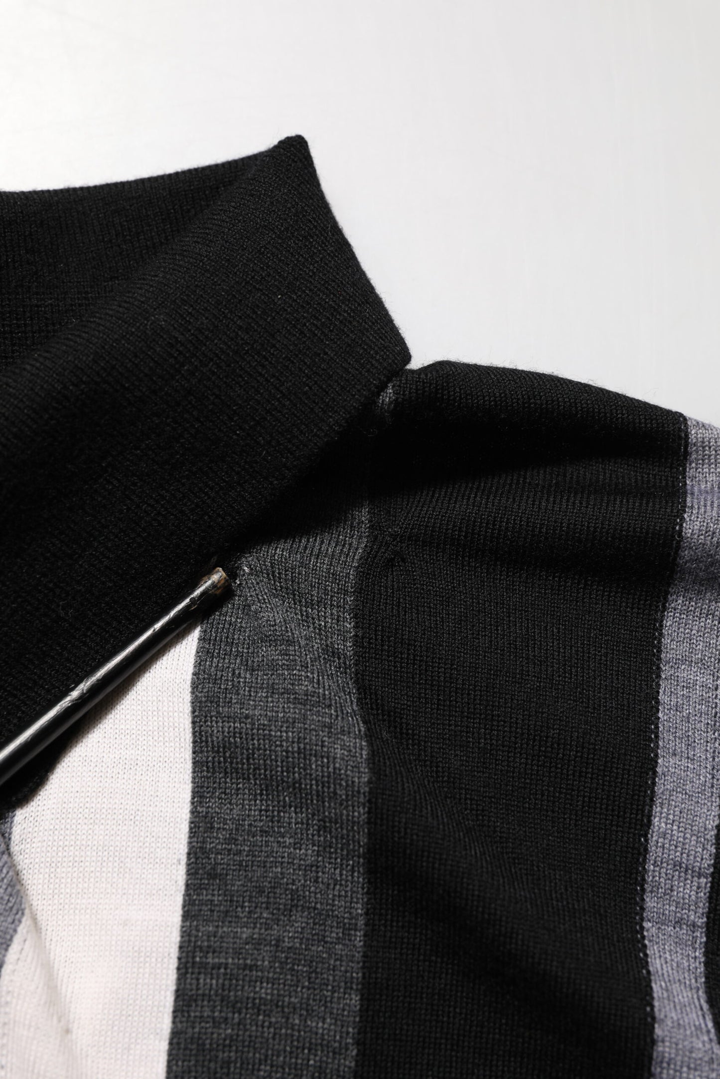 Dolce &amp; Gabbana – Poloshirt mit Kragen und Punkten in Schwarz und Weiß