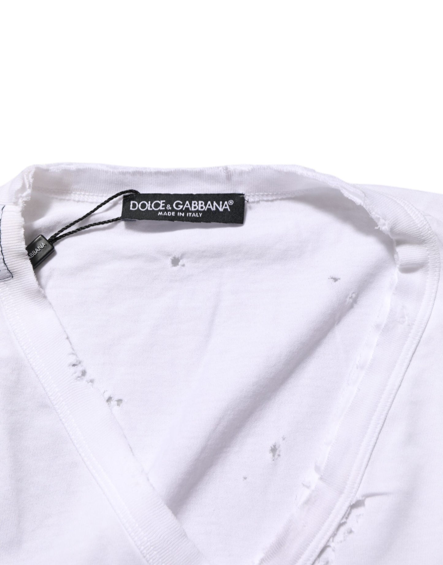 Dolce &amp; Gabbana – Weißes T-Shirt aus Baumwolle mit V-Ausschnitt im Used-Look für Herren