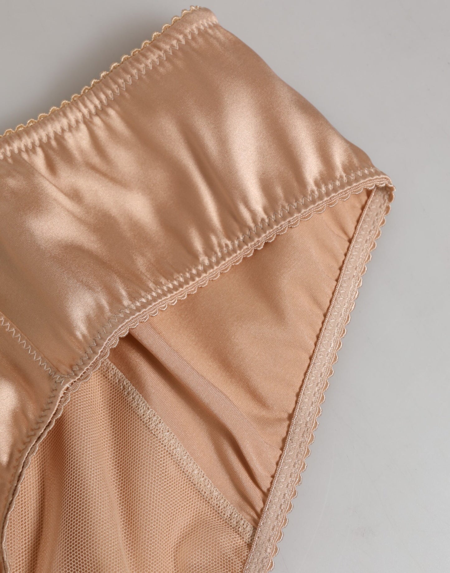 Dolce &amp; Gabbana – Slip aus Stretch-Seidensatin mit Schleife in Nude-Beige