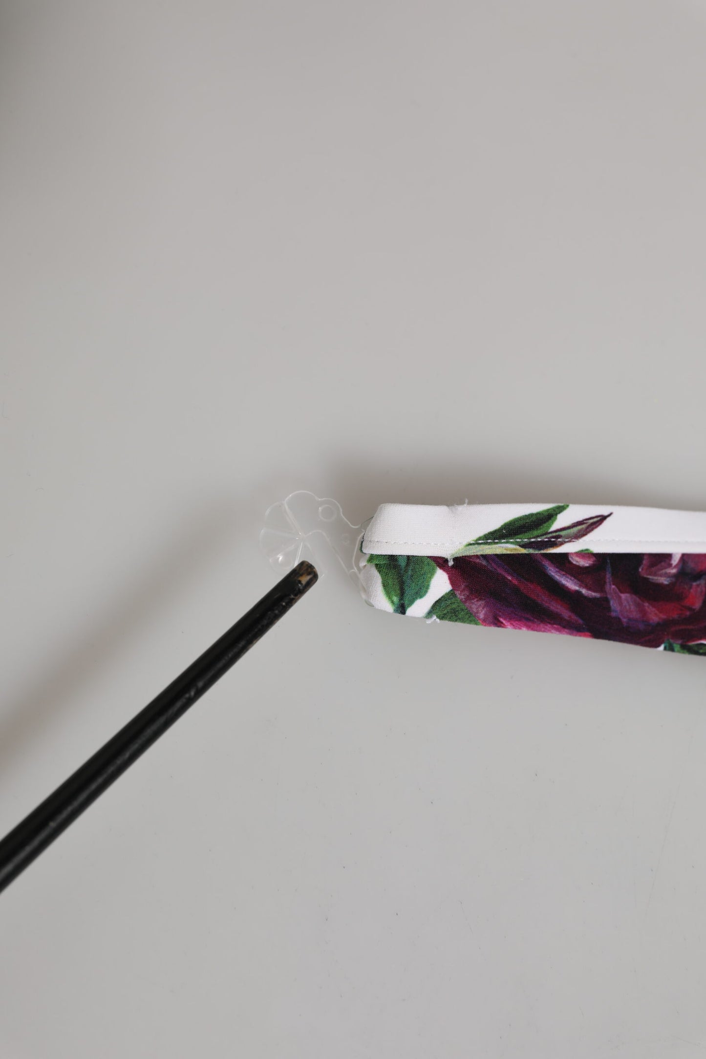 Dolce &amp; Gabbana – Weißes Neckholder-Bikinioberteil mit Blumendruck