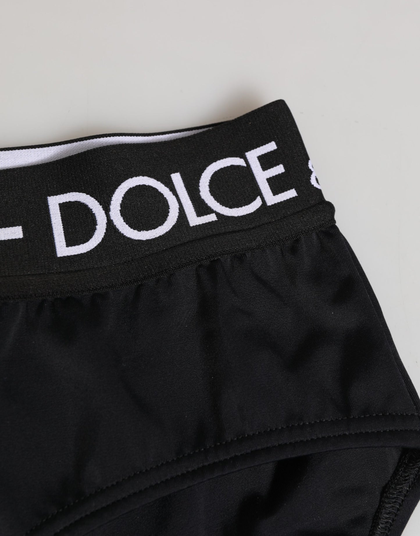 Dolce &amp; Gabbana – Schwarze Nylon-Shorts mit Logobund