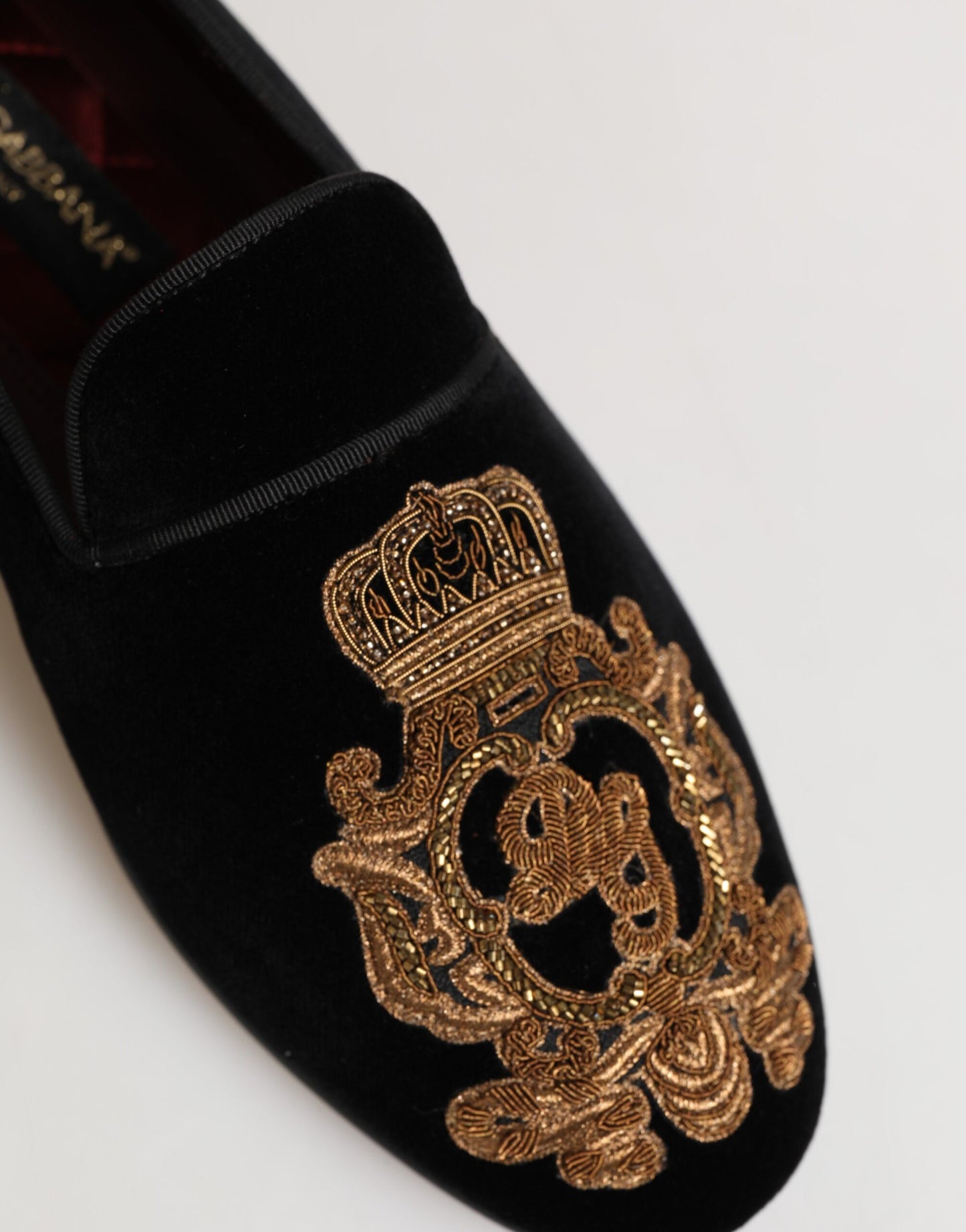 Dolce &amp; Gabbana Herren-Loafer aus schwarzem Samt mit goldener Krone
