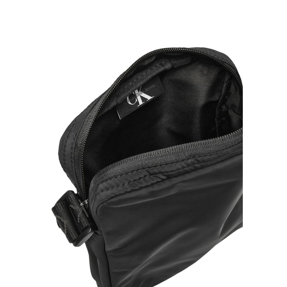 Calvin Klein – Schwarze Messenger-Tasche aus recyceltem Polyester