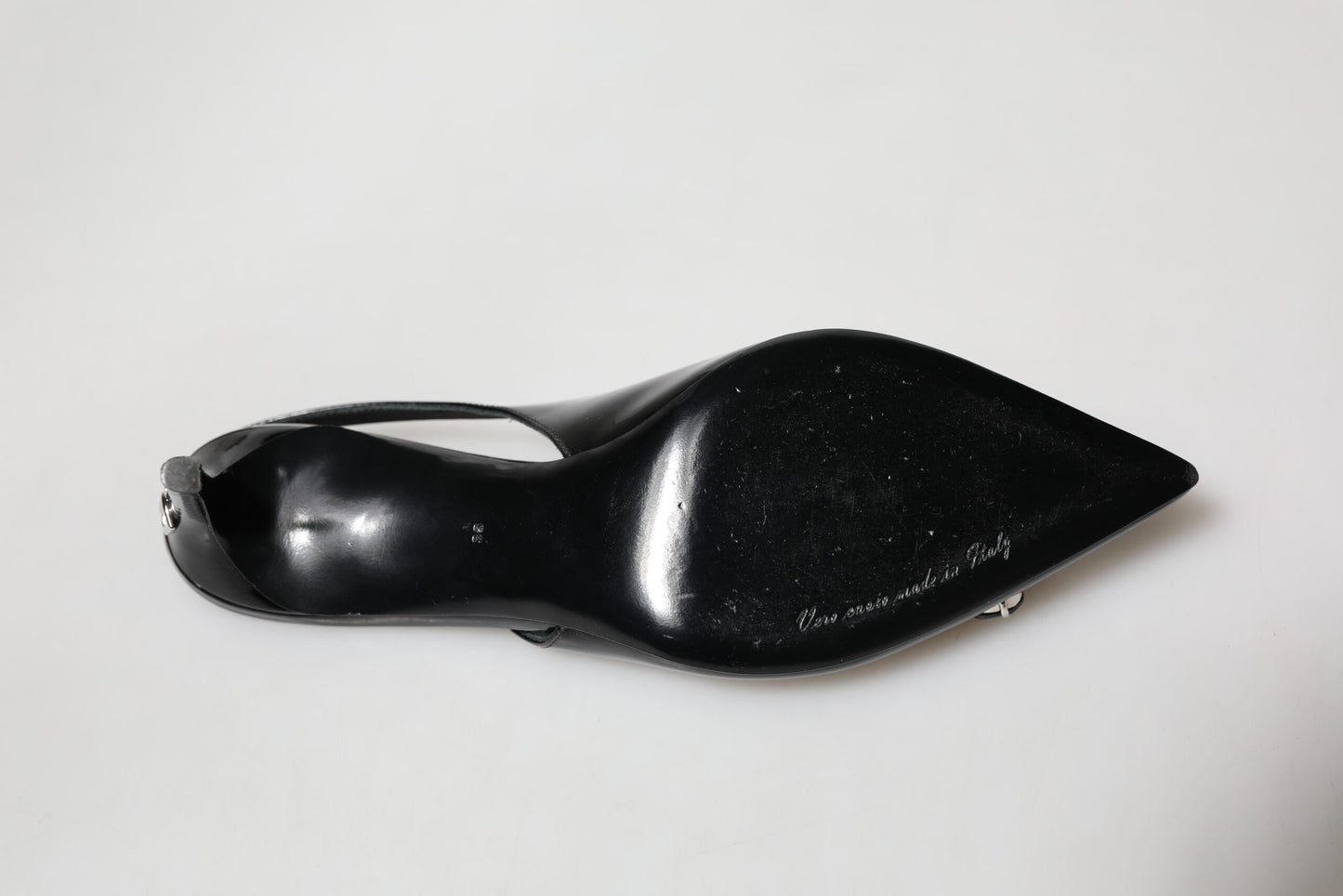 Dolce &amp; Gabbana – Slingback-Schuhe aus schwarzem Lackleder mit Kristallen