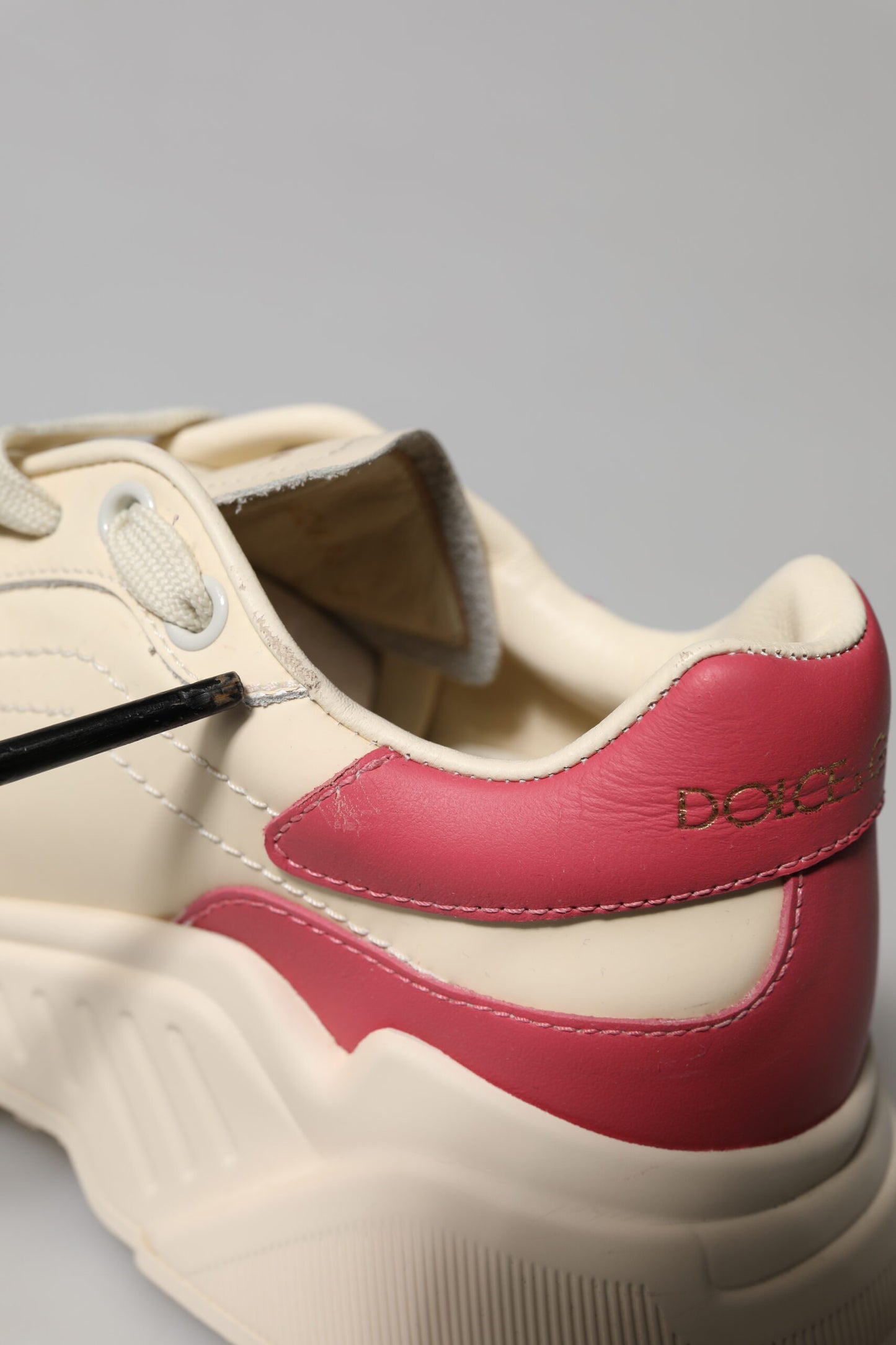 Dolce &amp; Gabbana Daymaster Sneakers aus weißem und rosa Leder