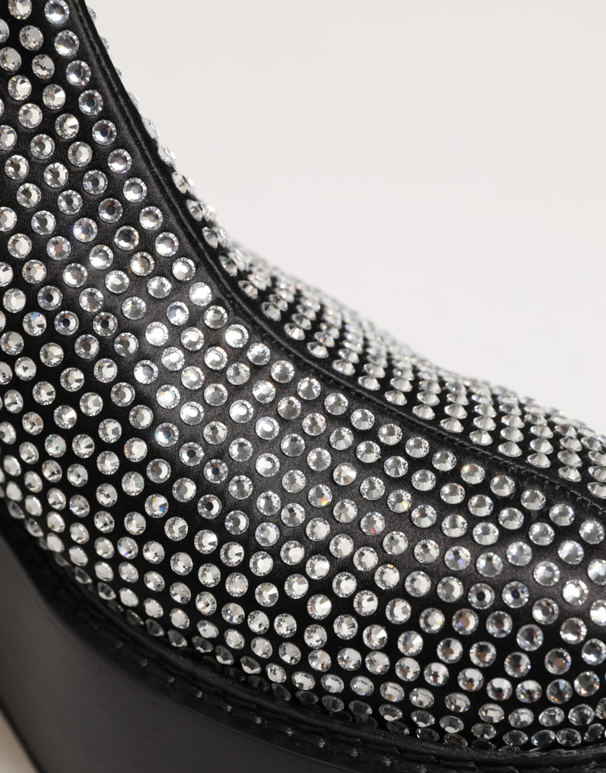 Dolce &amp; Gabbana Schwarze, wadenlange Stiefel mit Kristall-Strass