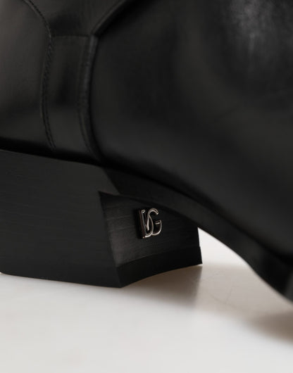 Dolce &amp; Gabbana – Wadenhohe Stiefel mit Logo-Schild in Schwarz