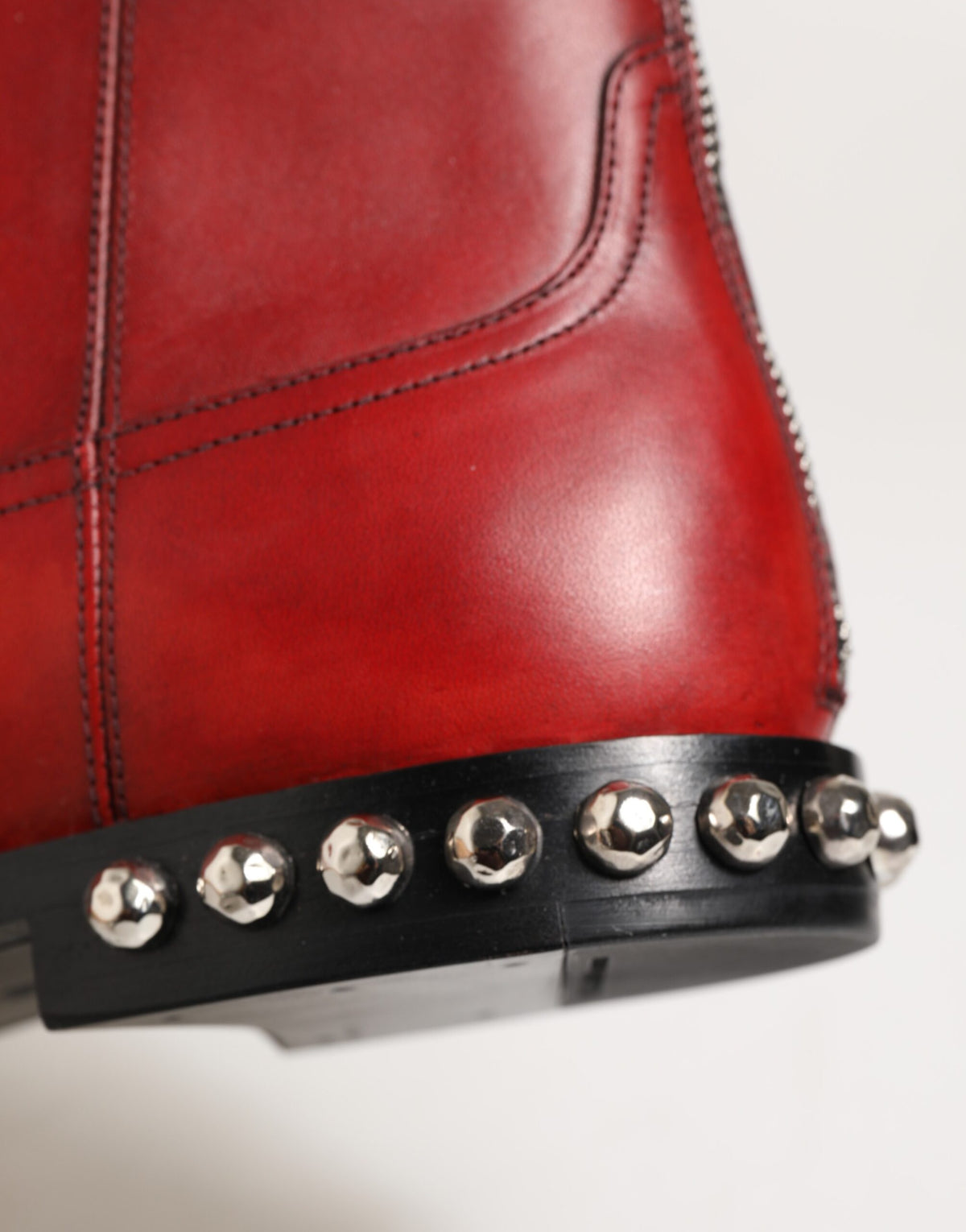 Dolce &amp; Gabbana Rote Chelsea-Stiefeletten mit Nieten