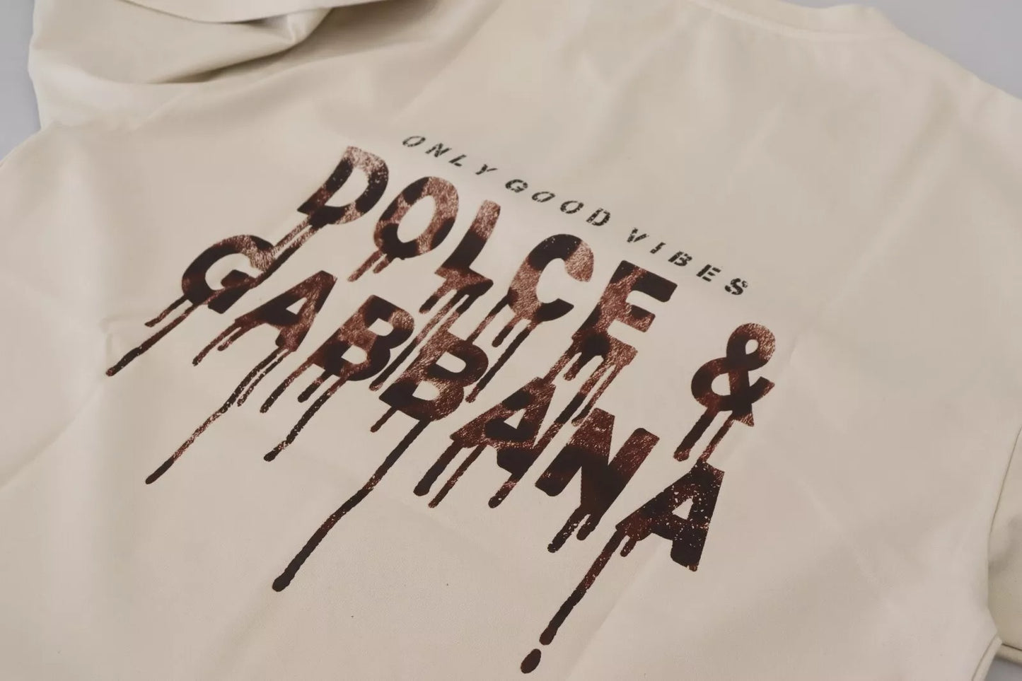 Dolce &amp; Gabbana Elfenbeinfarbener Rundhalsausschnitt aus Baumwolle mit Elfenbeindruck