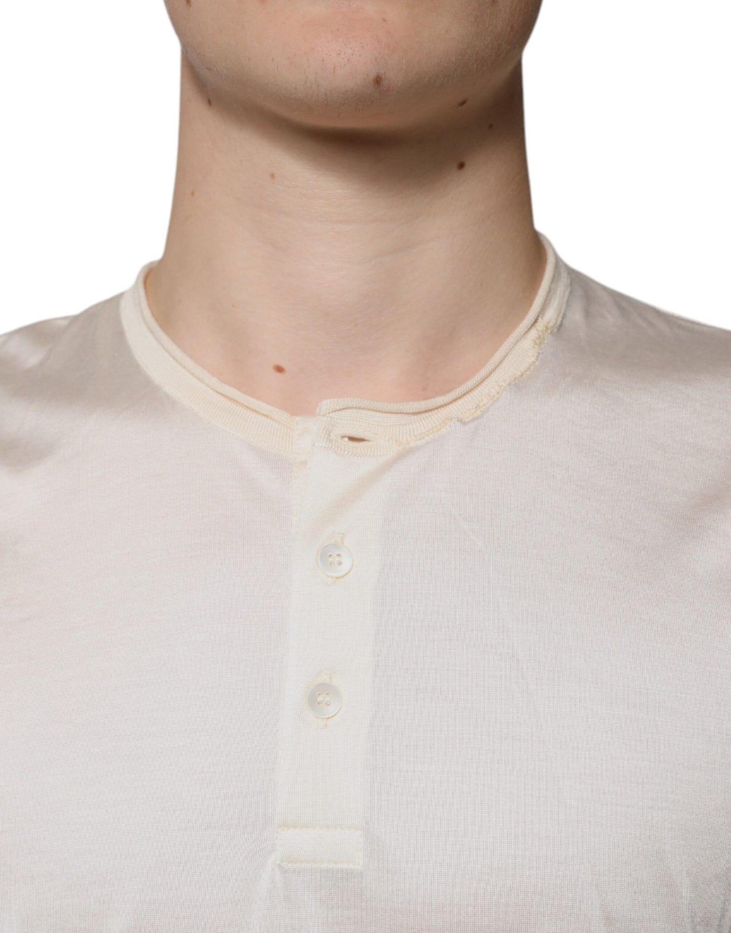 Dolce &amp; Gabbana – Henley-T-Shirt aus Seide in Off-White mit kurzen Ärmeln