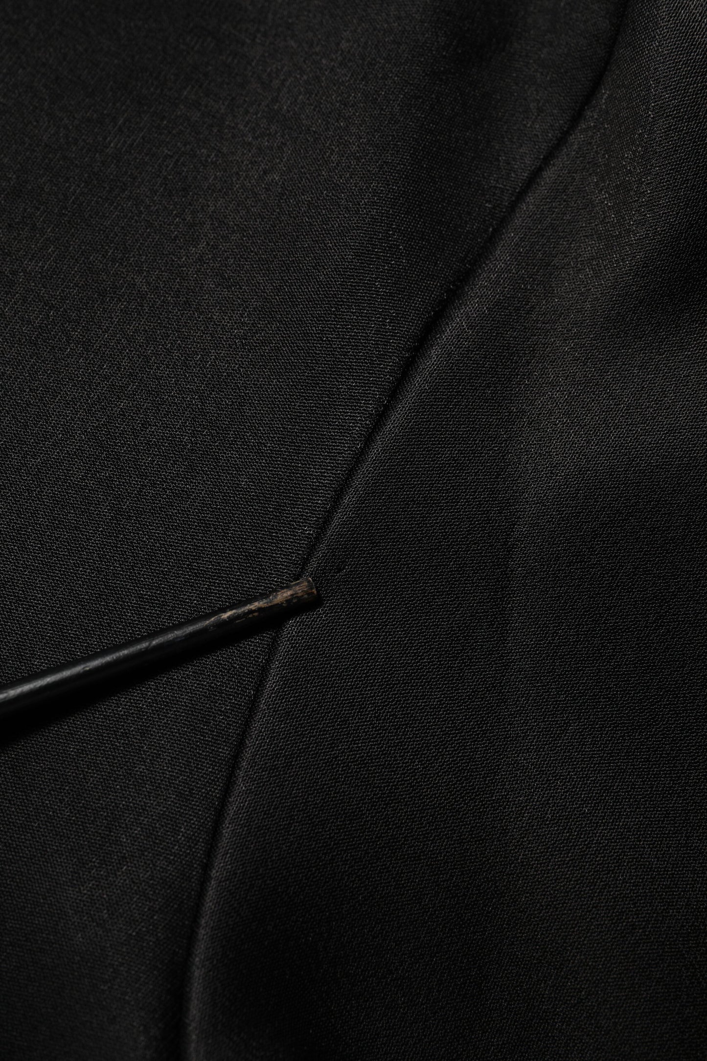 Dolce &amp; Gabbana – Sweatshirt mit DG-Halskette und Kristallen in Schwarz