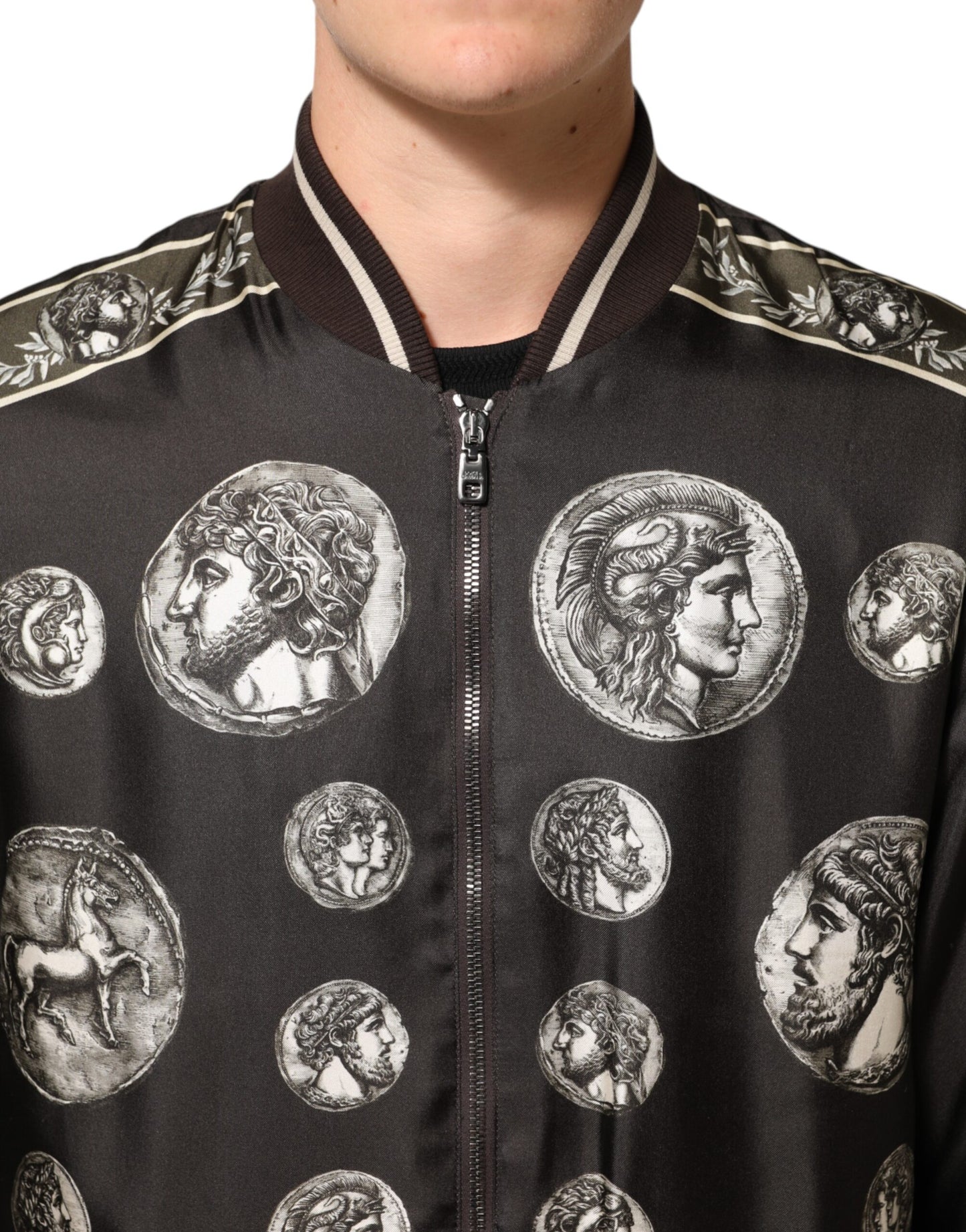 Dolce &amp; Gabbana – Schwarze Bomberjacke aus Seide mit „Monete“-Münzdruck