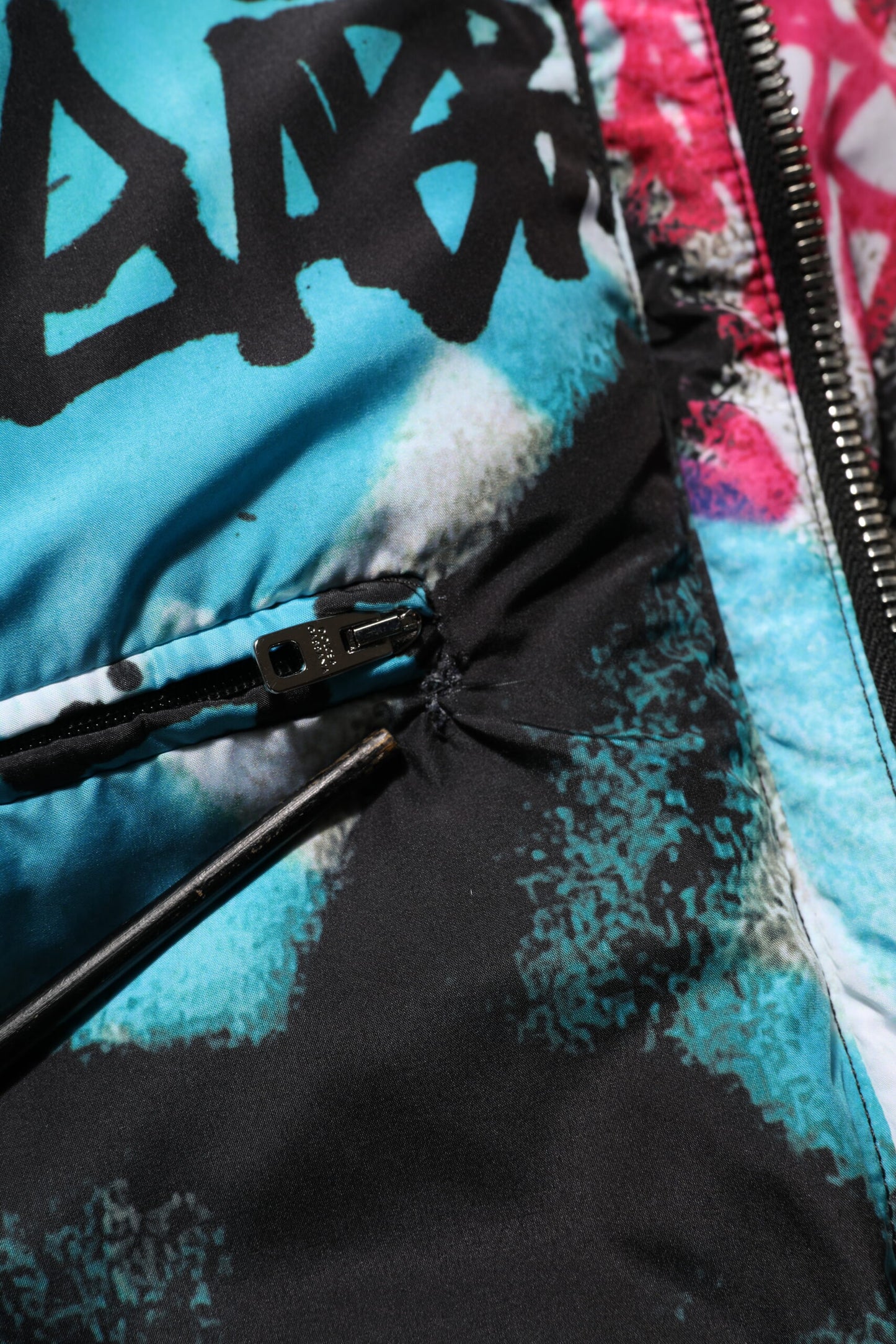 Dolce &amp; Gabbana – Sportweste mit Kapuze und Graffiti-Print