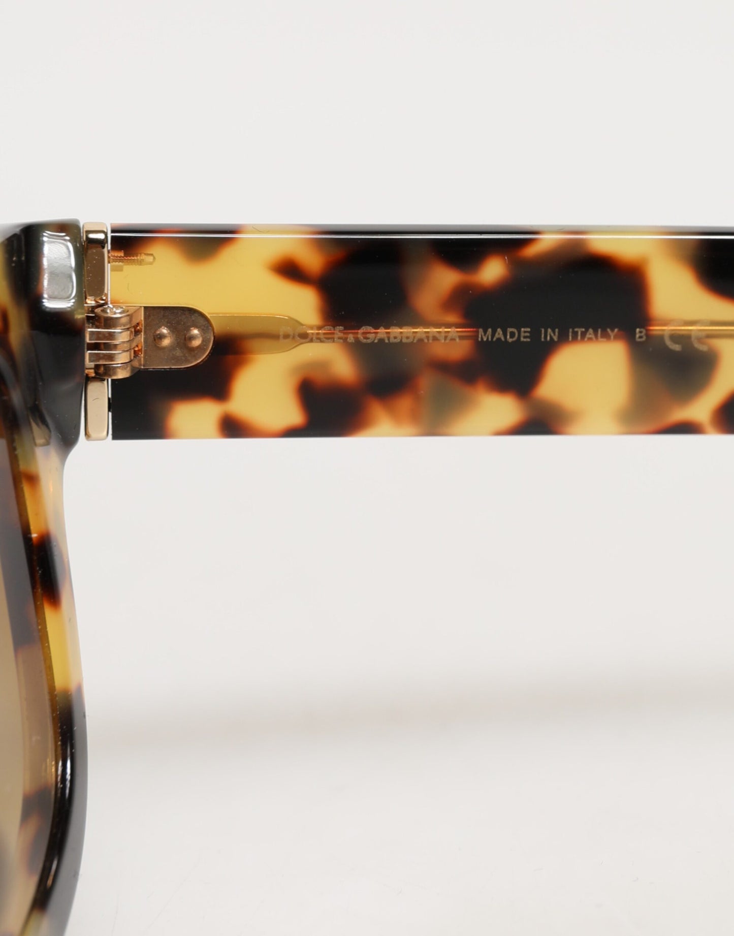 Dolce &amp; Gabbana DG4379F Sonnenbrille aus Acetat mit Farbverlauf in Schildpattoptik in Weiß
