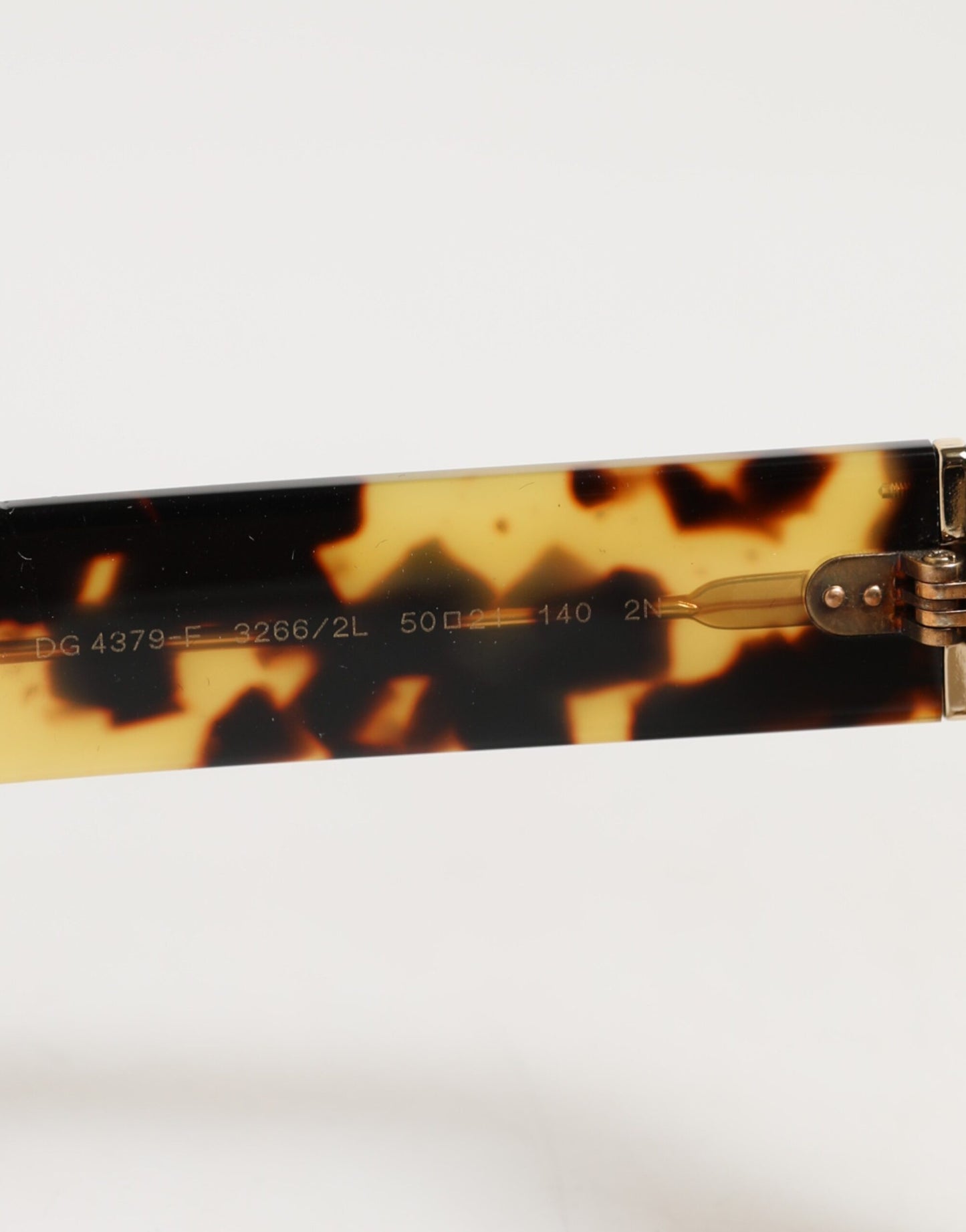Dolce &amp; Gabbana DG4379F Sonnenbrille aus Acetat mit Farbverlauf in Schildpattoptik in Weiß