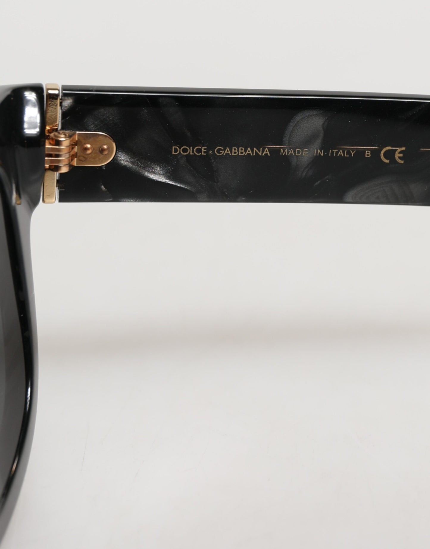 Dolce &amp; Gabbana DG4379F Sonnenbrille mit perlweißem Acetatrahmen