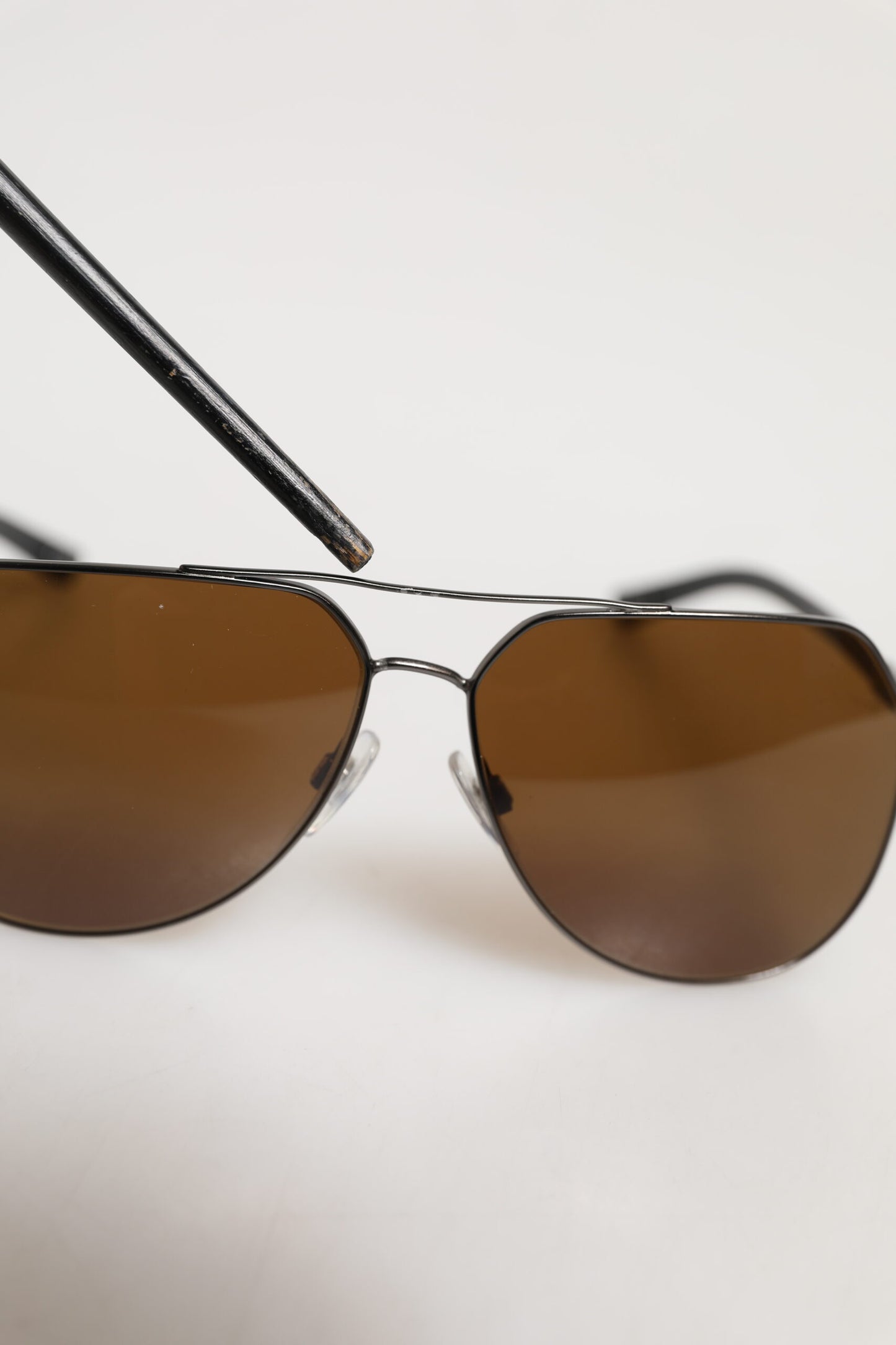 Dolce &amp; Gabbana – Sonnenbrille aus der Basalto-Kollektion mit schwarzem Stahlrahmen