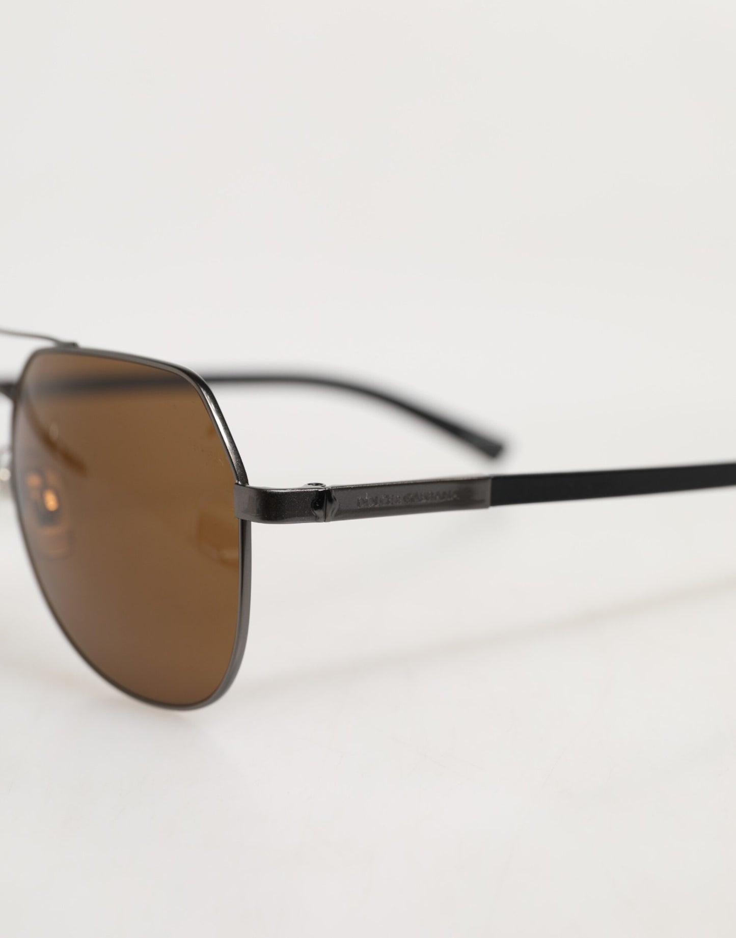 Dolce &amp; Gabbana – Sonnenbrille aus der Basalto-Kollektion mit schwarzem Stahlrahmen