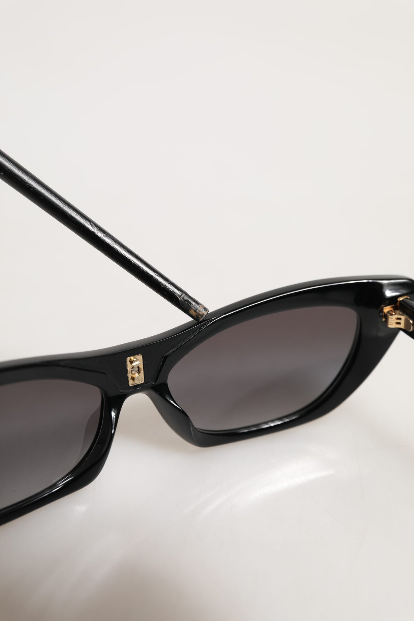 Dolce &amp; Gabbana – Schwarze DNA-Sonnenbrille mit Cat-Eye-Rahmen in Neuauflage
